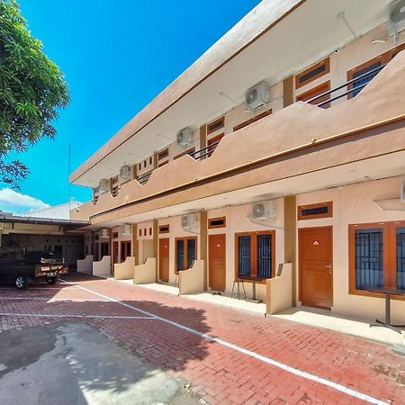 Reddoorz Syariah Near Pasar Raya Padang Hotel Exterior photo